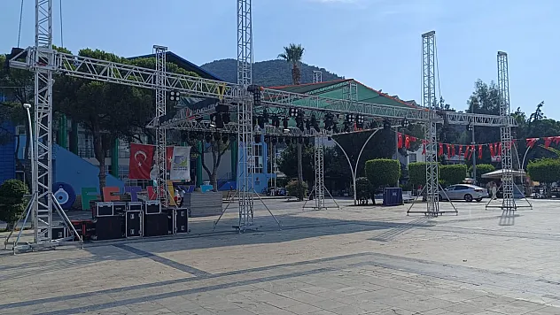 Fethiye'de 30 Ağustos coşkusu için Beşkaza Meydanı hazırlanıyor