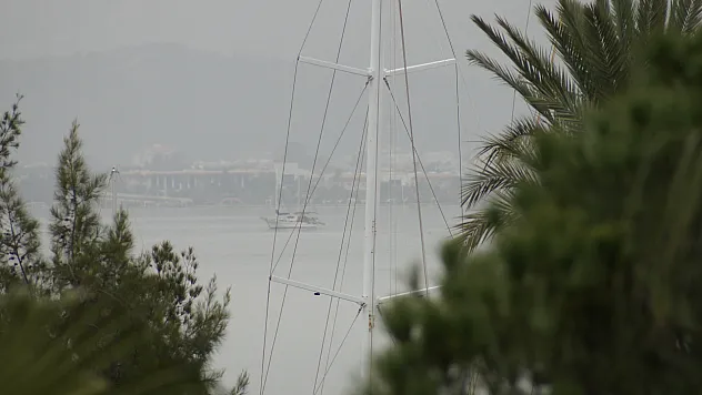Fethiye'de Afrika Tozu Alarmı! Sahra Kaynaklı Toz Taşınımı Çamur Yağışına Neden Oldu