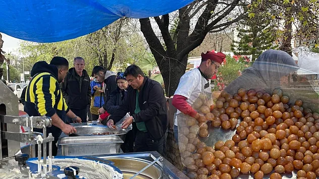 Fethiye'de ahirete göçen sevilenler için lokma geleneği sürüyor