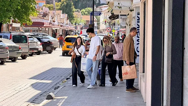 Fethiye'de Arefe Günü Yoğunluğu: Çarşıda Bayram Hareketliliği