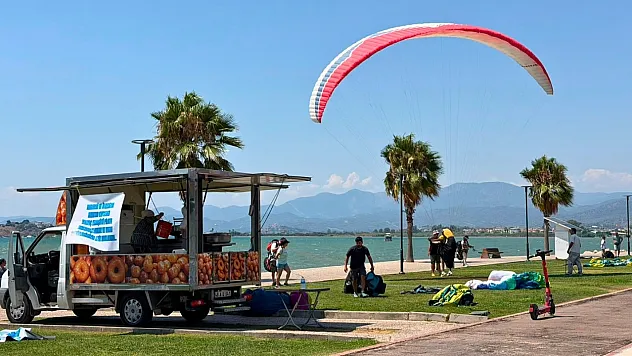 Fethiye'de Babadağ'ın cesur kanatları, hayatını kaybeden pilotları ve şehitleri unutmadı