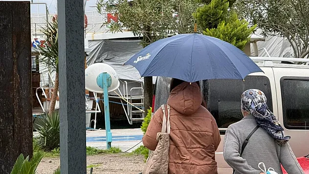 Fethiye'de beklenen sağanak yağış etkisini göstermeye başladı