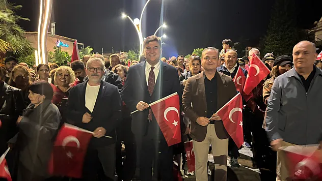 Fethiye'de binlerce yürek 'Cumhuriyet' için yürüdü