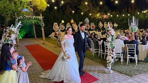 Fethiye'de Büşra ve Ceyhun çifti dünyaevine girdi