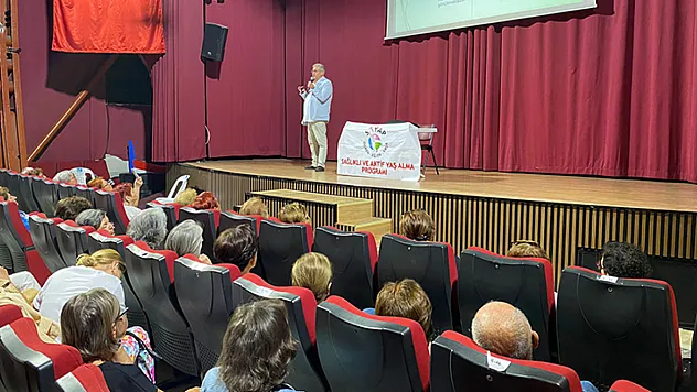 Fethiye'de Dr. Engin Deniz yaş alma sürecindeki nörolojik sorunları anlattı