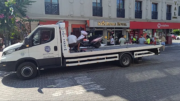 Fethiye'de Eksik Evraklı Motosiklet Çekiciyle Otoparka Götürüldü