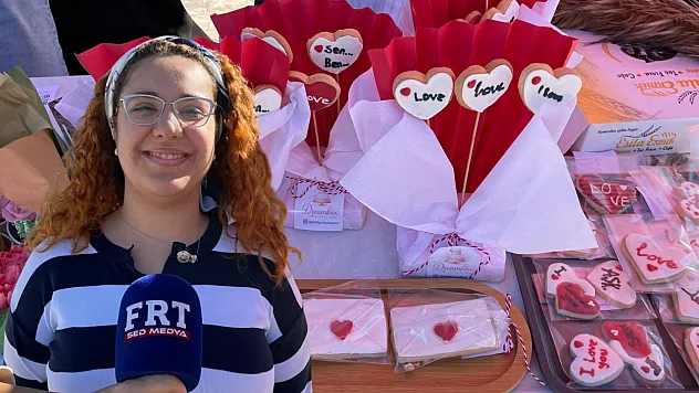 Fethiye'de genç girişimci Alara Savaş'tan Sevgililer Günü'ne özel tatlı standı