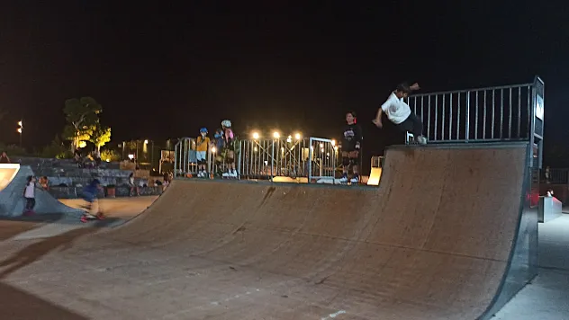 Fethiye'de Gençlerin Adrenalin Durağı: Kaykay Parkuru