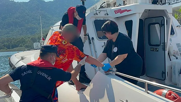 Fethiye'de gezi teknesinde rahatsızlanan vatandaşa tıbbi tahliye