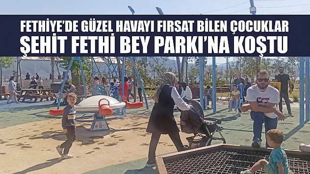 Fethiye'de güzel havayı fırsat bilen çocuklar Şehit Fethi Bey Parkı'na koştu