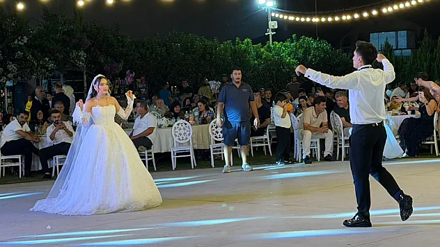 Fethiye'de İsmet Çatal ve Merve Yanık çifti dünyaevine girdi