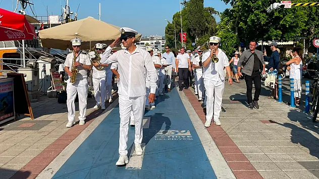 Fethiye'de Kabotaj Bayramı Coşkusu: Bando Eşliğinde Kortej Yürüyüşü