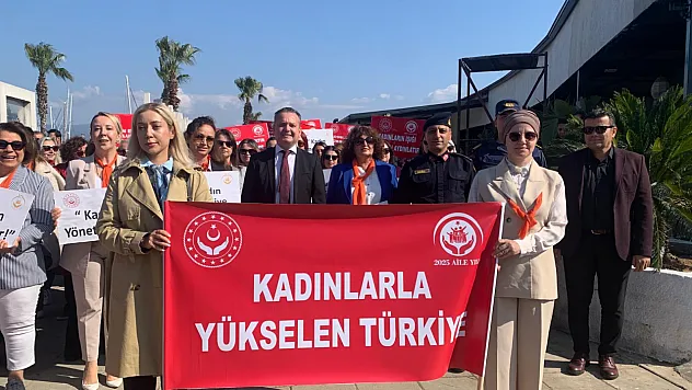 Fethiye'de kadınlar için 'Farkındalık Yürüyüşü': Özgecan Anıtı'ndan Beşkaza Meydanı'na