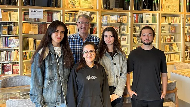 Fethiye'de Kitap Müzesi arşivine üniversite öğrencilerinden dijital destek