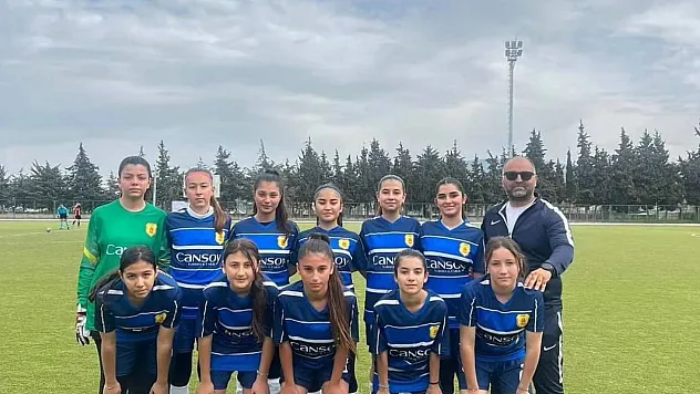 Fethiye'de kız futbol takımı tüm müsabakaları kazandı