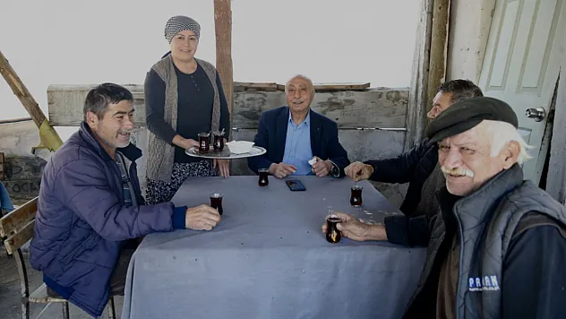 Fethiye'de kocasına yardım için gittiği çay ocağını 14 yıldır işletiyor