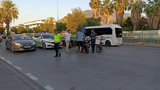 Fethiye'de Kontrolsüz Çıkış Kazaya Neden Oldu: Motosiklet Sürücüsü Hafif Yaralandı