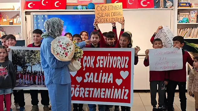 Fethiye'de minik yüreklerden anlamlı vefa: Öğretmenlerine moral sürprizi