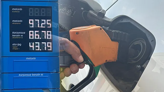 Fethiye'de motorine indirim beklentisi: Gözler gece yarısında