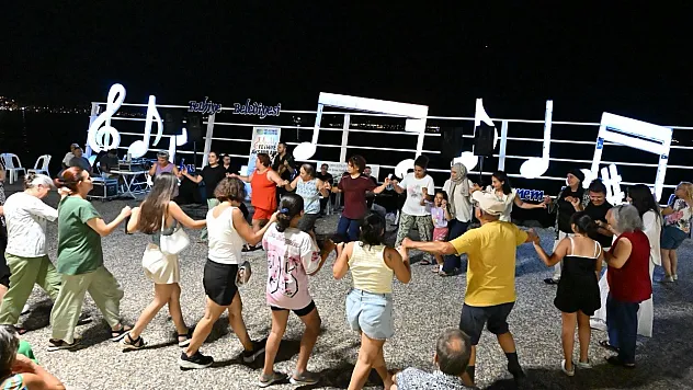Fethiye'de Müzikli Akşamlar Sahil Bandını Şenlendirdi