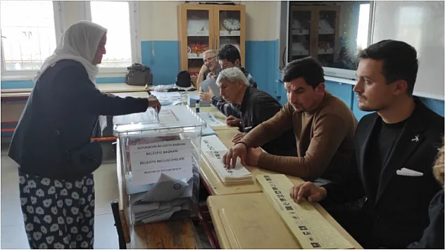 Fethiye'de okullarda oy verme yoğunluğu