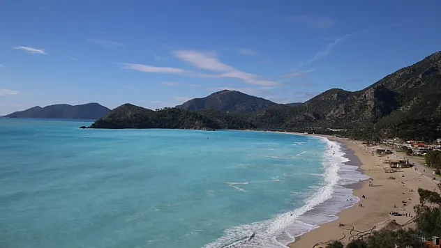 Fethiye'de Ölüdeniz'in rengi turkuaza döndü
