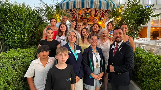 Fethiye'de Ölüdeniz Rotary Kulübü'nde bayrak değişimi: 'İyilik İçin Birleş'ten 'Kalıcı Etki Yarat'a