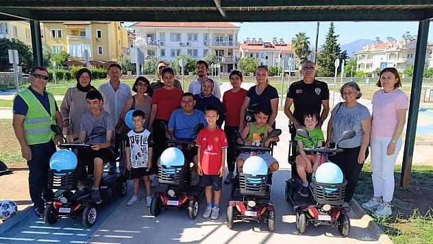 Fethiye'de otizmli çocuklar Trafik Eğitim Parkı'nda kuralları uygulamalı öğrendi
