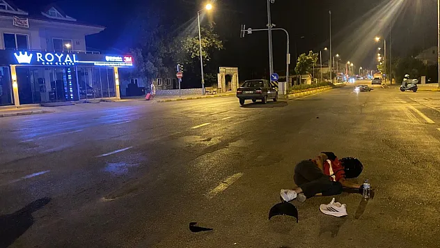 Fethiye'de otomobil Motosikletli kuryeye çarptı: sürücü kaçtı iddiası