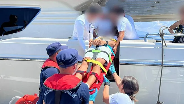 Fethiye'de özel teknede yaralanan vatandaşa tıbbi tahliye