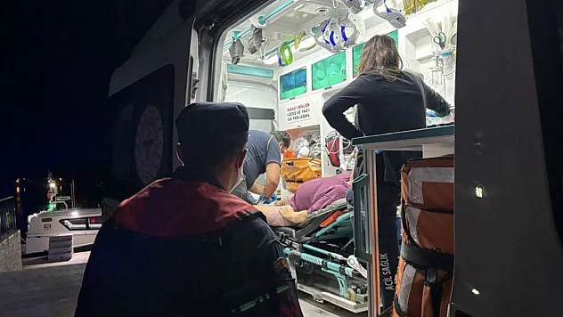 Fethiye'de özel teknede yaralanan vatandaşa denizden tahliye edildi