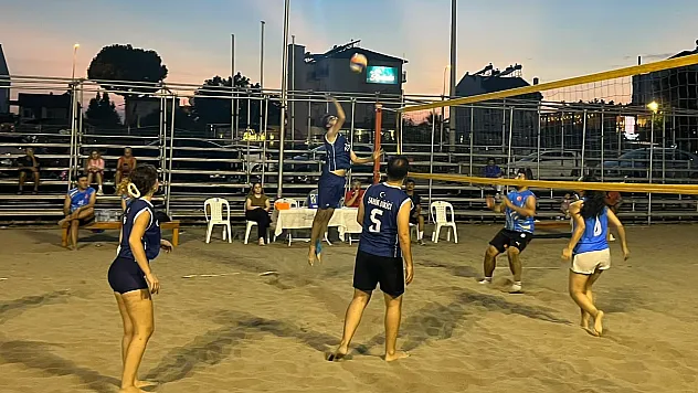 Fethiye'de 'Plaj Voleybolu' heyecanı: 32 takım şampiyonluk için mücadele ediyor