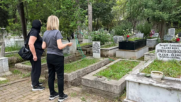 ​Fethiye'de Ramazan Bayramı arefesinde mezarlıklar kabir ziyareti yapan vatandaşlarla doldu taştı