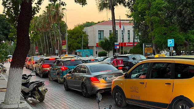 Fethiye'de sabah trafik, akşam trafik: Yoğunluk gün boyu sürüyor