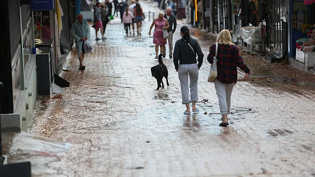 Fethiye'de sağanak hayatı olumsuz etkiledi
