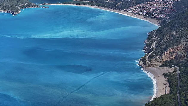 Fethiye'de sağanak sonrası Ölüdeniz turkuaz renge büründü