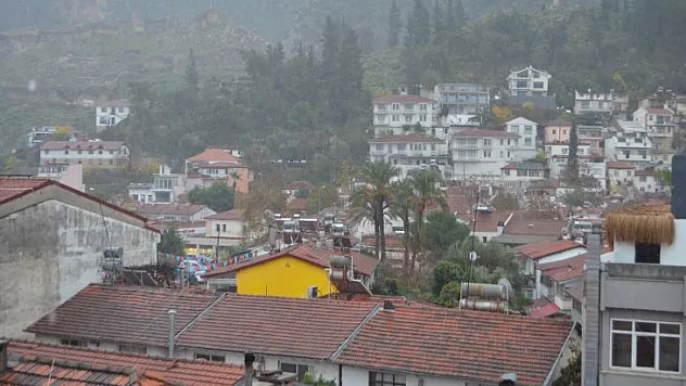 FETHİYE'DE SAĞANAK YAĞIŞ ETKİLİ OLUYOR