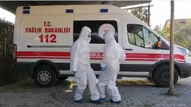 Fethiye'de sağlık çalışanlarından moral dansı