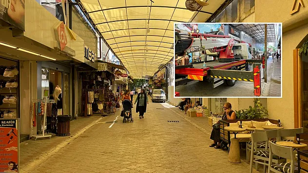 Fethiye'de 'Şemsiyeli Sokak' için son rötuşlar yapılıyor