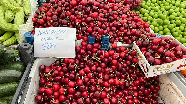 Fethiye'de Sezonun İlk Kirazı Kilosu  800 Liradan Satışa Sunuldu