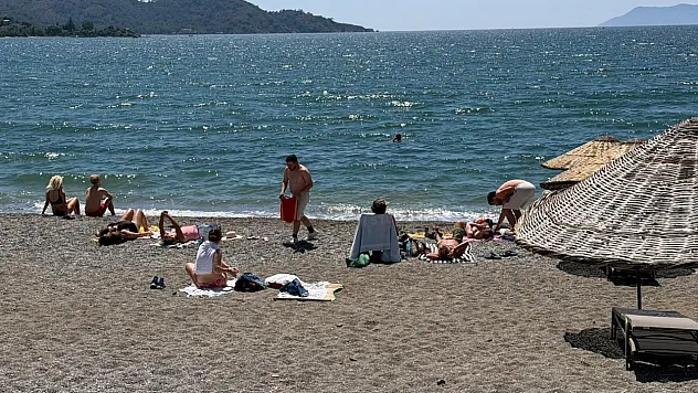 Fethiye'de Sıcak Havayı Fırsat Bilenler Sahillere Akın Etti
