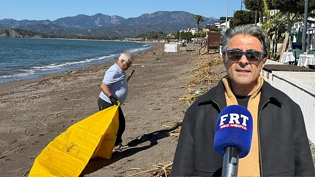 Fethiye'de şiddetli yağışın ardından Çalış Plajı'nda yoğun temizlik çalışması