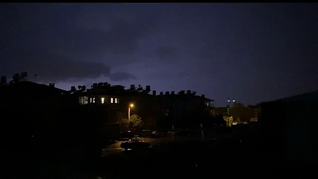 Fethiye'de şimşekler geceyi aydınlattı