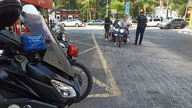 Fethiye'de Trafik Denetimi: Kandönmezler Kavşağı'nda Sürücüler Kontrolden Geçti