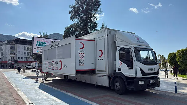 Fethiye'de Türk Kızılayı Mobil Kan Bağış Tırı Vatandaşların Hizmetinde