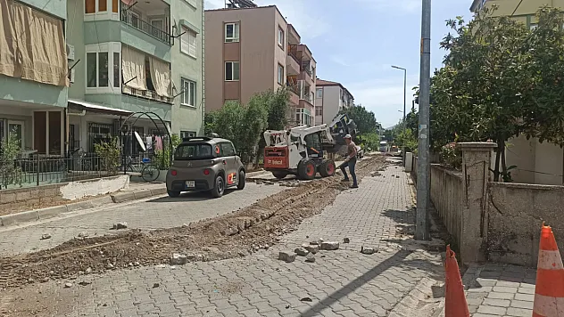 Fethiye'de Tuzla Mahallesi'nde Telekom altyapı çalışmaları sürüyor