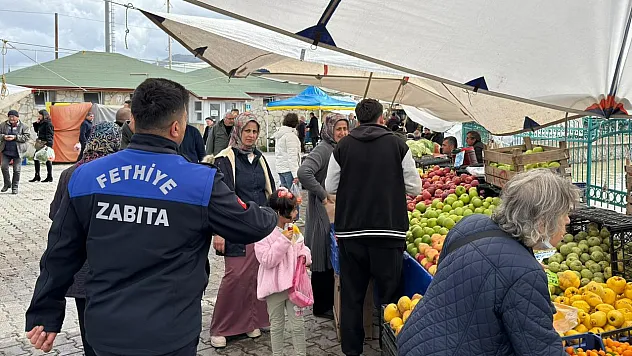 Fethiye'de üretici pazarında zabıta denetimi