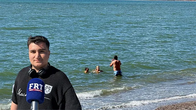 Fethiye'de yağış sonrası güneş açtı, Çalış Plajı'nda Şubat ortasında denize girdiler