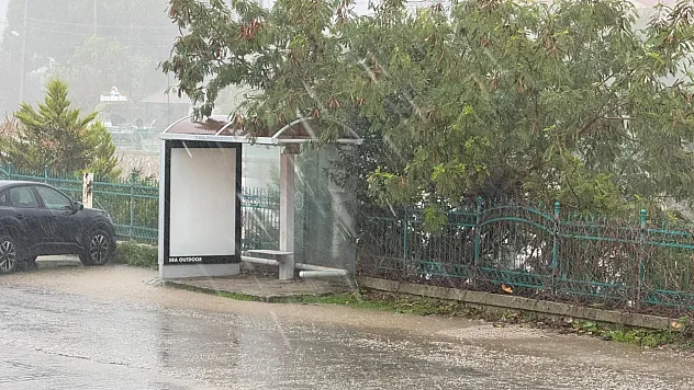 Fethiye'de yağışlı hava: Bazı bölgelerde dolu yağışı etkili oldu