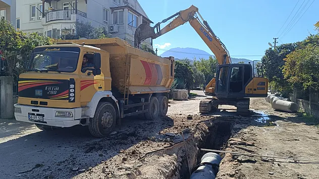 Fethiye'de yağmur suyu drenaj çalışmaları sürüyor